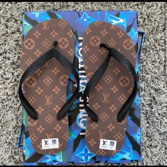 Louis Vuitton Shoes - ✨Mono flip flops 💕